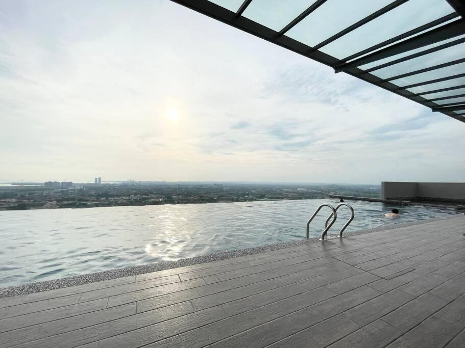 Апартаменты Quartz Near To Jonker Walk With Infinity Pool Cozy 3B2B Малакка Экстерьер фото
