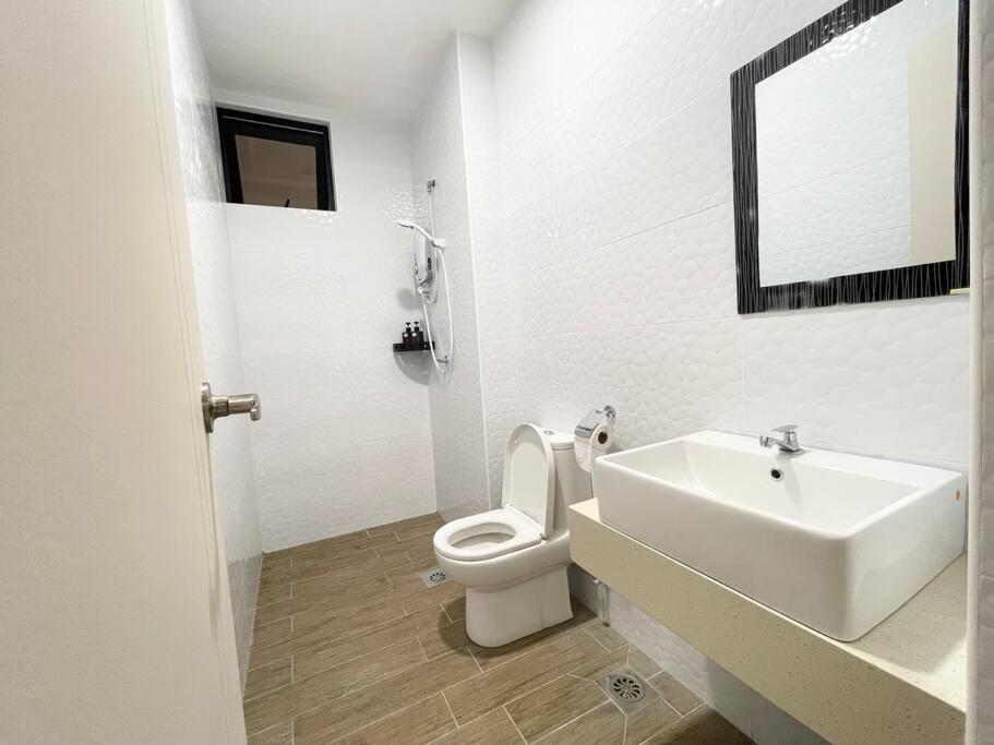 Апартаменты Quartz Near To Jonker Walk With Infinity Pool Cozy 3B2B Малакка Экстерьер фото