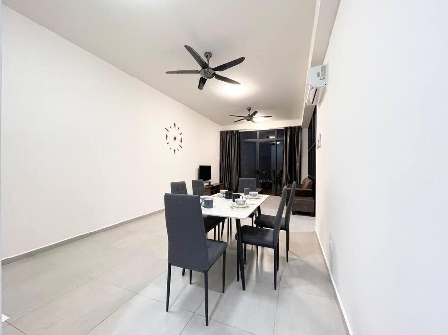 Апартаменты Quartz Near To Jonker Walk With Infinity Pool Cozy 3B2B Малакка Экстерьер фото